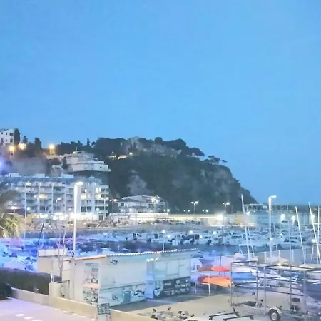 Alegre Apto Con Piscina, A 300m De La Playa. Apartman *
